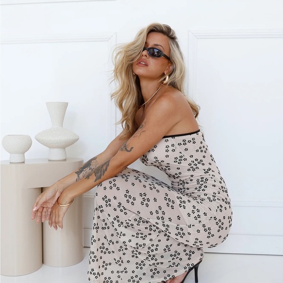 Lioness illuminating Black and Cream Strapless Dress - Picture 2 of 7